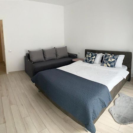 Deea H24 Apartment Risnov Bagian luar foto