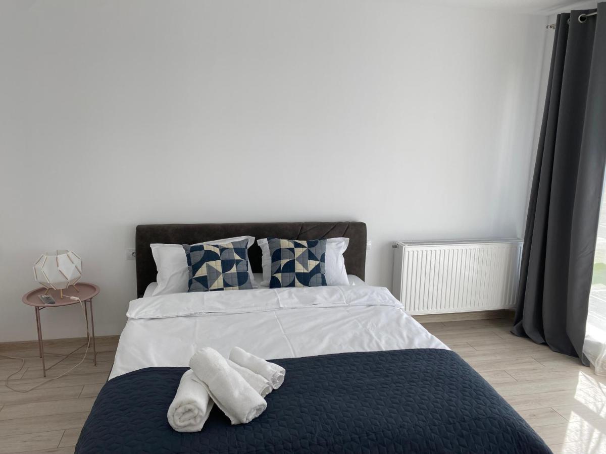 Deea H24 Apartment Risnov Bagian luar foto