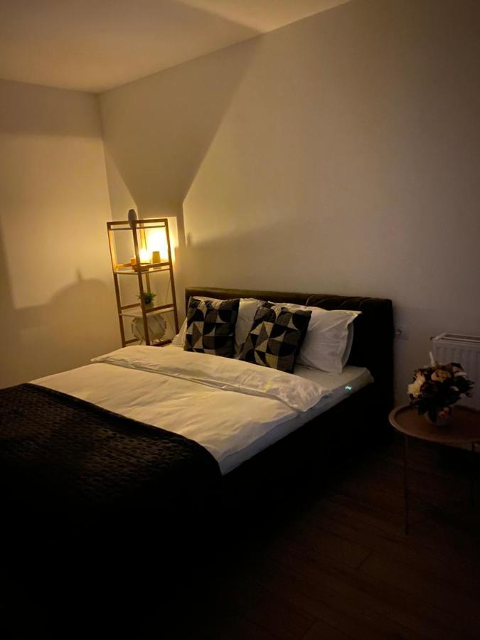 Deea H24 Apartment Risnov Bagian luar foto