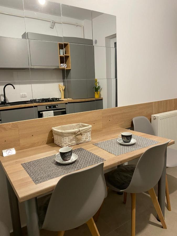 Deea H24 Apartment Risnov Bagian luar foto